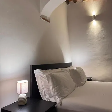 Piazza Grande - Fioraia 24 *